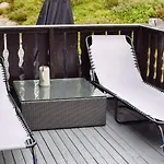 6 Person In Passebekk-by Traum